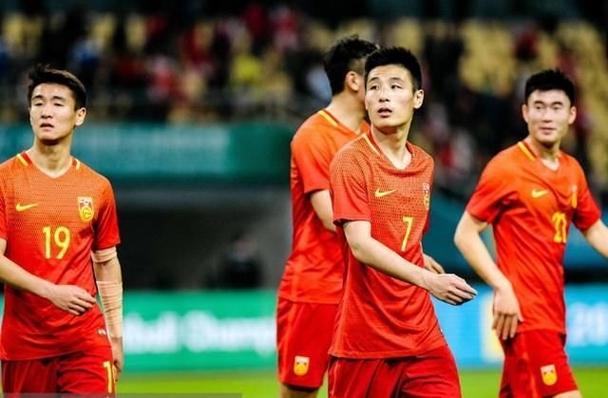 Chiếc Bóng Sư Tử Trên Thân Mèo